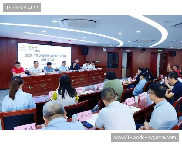 足球联赛在青训中加强国际交流项目促进理念互通,国家关于足球特色学校跟足球青训机构合作的文件